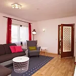 Ferienhus Baabe Ferienwohnung 01 Mit Gratis Nutzung Vom Ahoi Erlebnisbad Und Sauna In Sellin 아파트 바베
