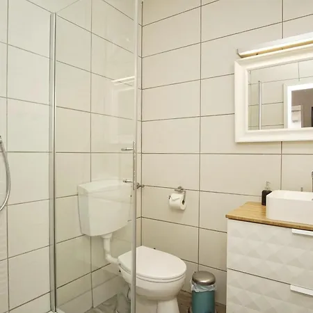 Ferienhus Baabe Ferienwohnung 01 Mit Gratis Nutzung Vom Ahoi Erlebnisbad Und Sauna In Sellin 아파트 바베