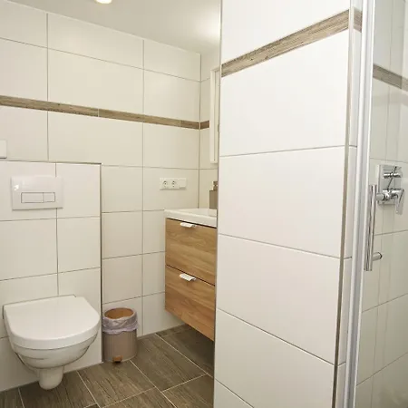 Ferienhus 01 Mit Gratis Nutzung Vom Ahoi Erlebnisbad Und Sauna In Sellin Apartamento Baabe